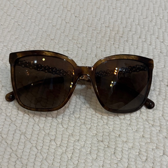 CHANEL Tortoise Shell Sunglasses - Picture 1 of 5